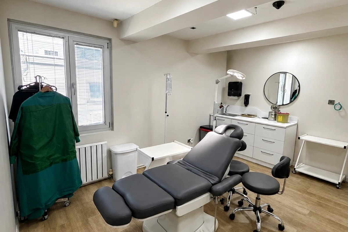 Comfort-in needle-free anaesthesia injector used in hair transplant surgery at Hairmedico Istanbul